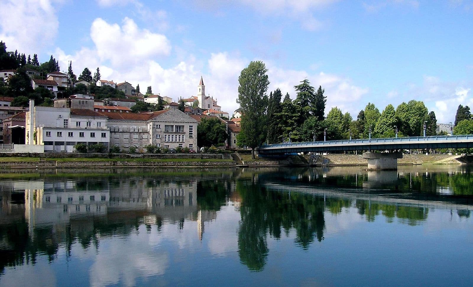 Potpisan ugovor za uređenje sportskog igrališta na Orašini u Metkoviću