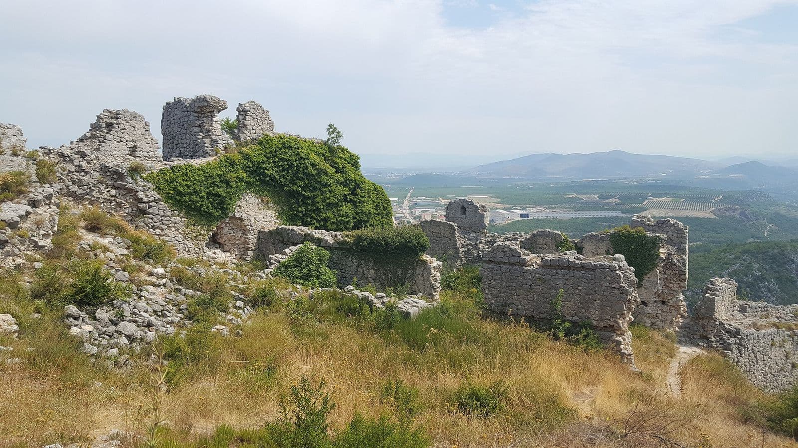 Ljubuški: Maloljetnik smrtno stradao u prometnoj nezgodi ispred škole