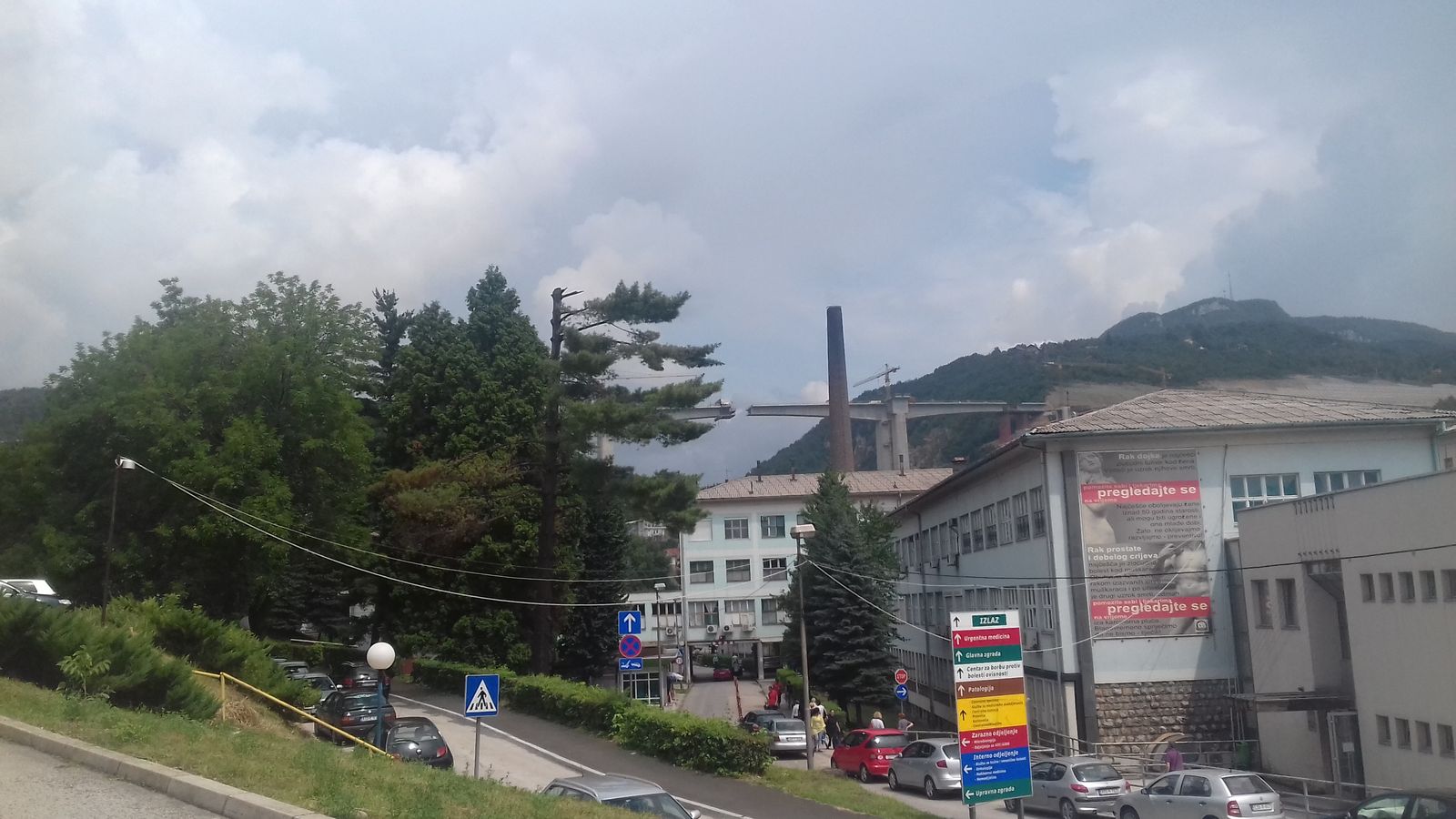 Majka troje djece srušila se pred zaključanom Hitnom pomoći
