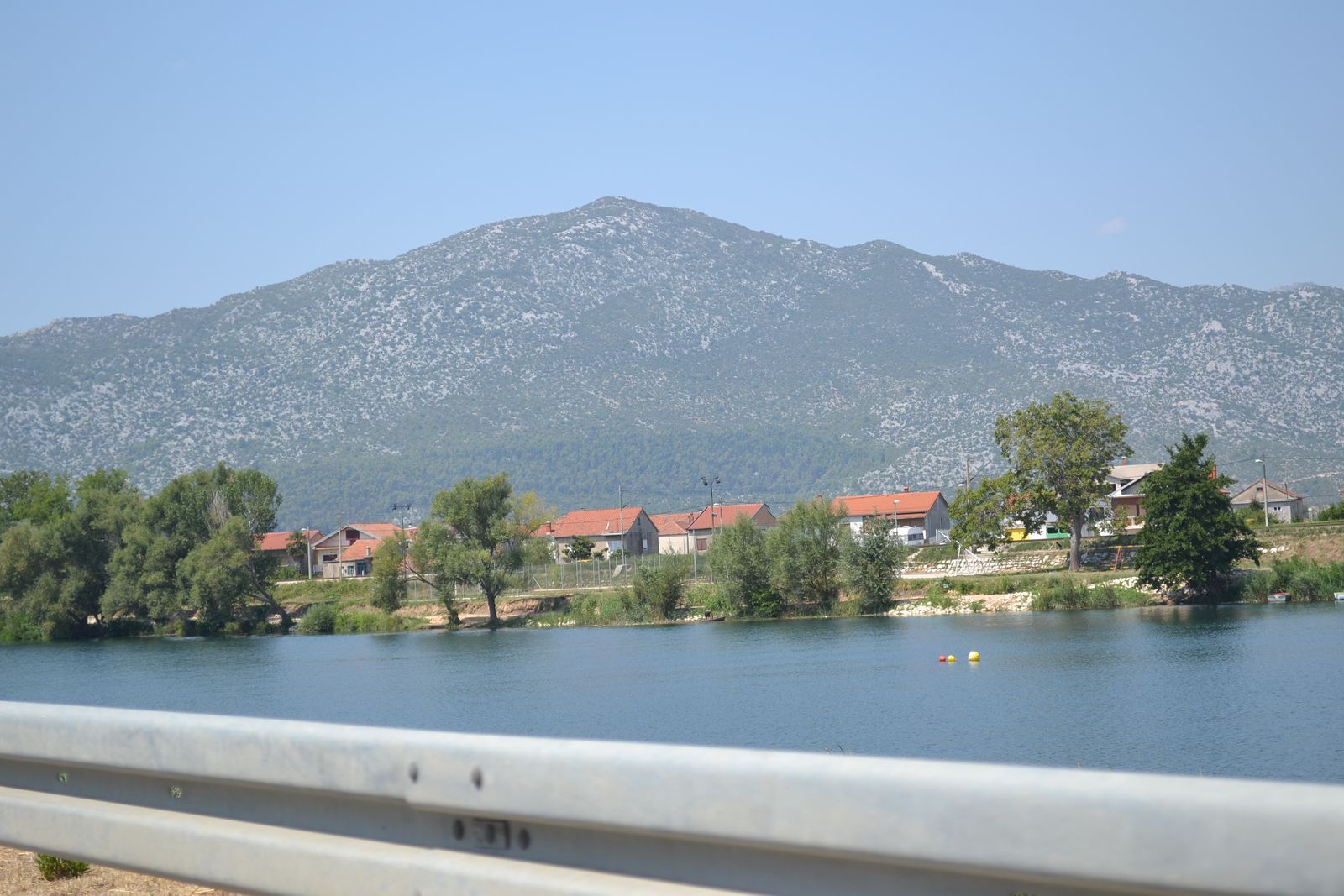 Portali javljaju da je suša pogodila rijeku Bosnu kod Rimskog mosta