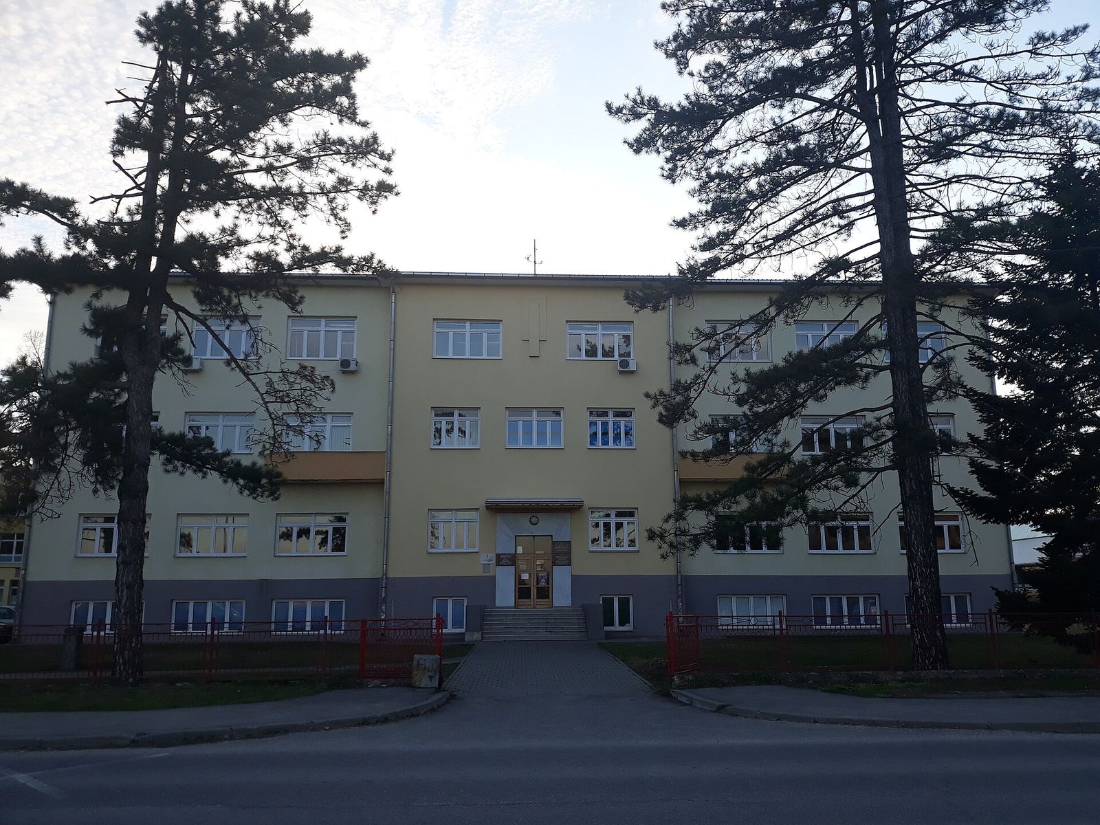 Stotine učenika izostalo s nastave zbog probavnih tegoba