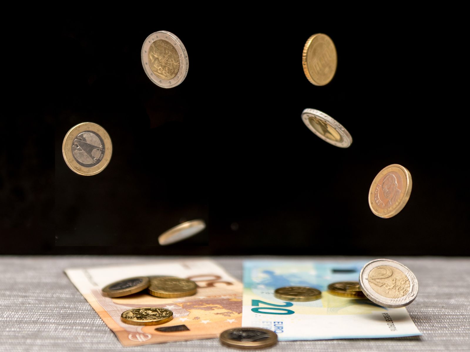 Klub EPP-a osudio vojne počasti na Mladićevoj sahrani